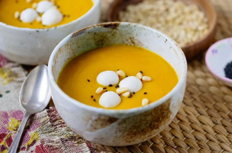 Khi tiết trời bước vào mùa thu, cháo bí ngô Hobakjuk trở thành một món ăn được nhiều người yêu thích