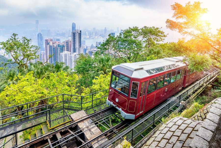 Hầu hết các du khách đến The Peak đều lựa chọn trải nghiệm Peak Tram để có cơ hội ngắm trọn vẻ đẹp nơi đây
