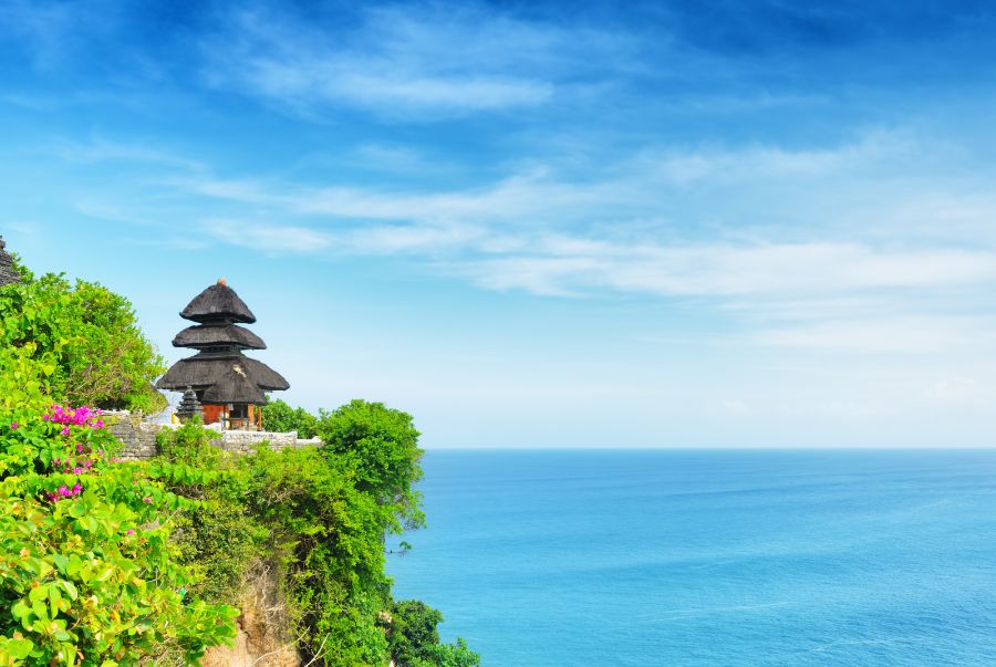 Đền Uluwatu là một trong những ngôi đền linh thiêng và nổi tiếng nhất tại Bali