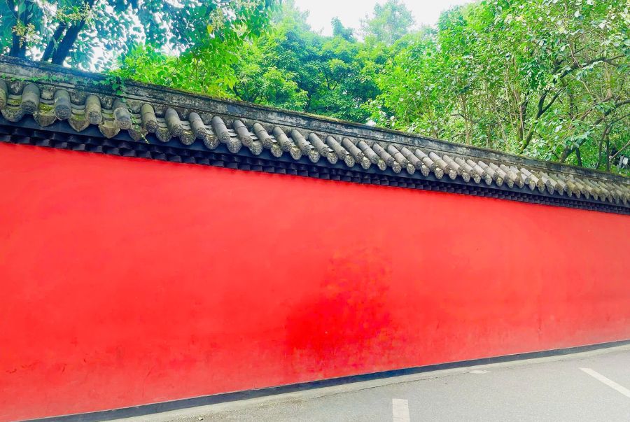 Bức tường đỏ nổi tiếng tại Phố Cổ Cẩm Lý