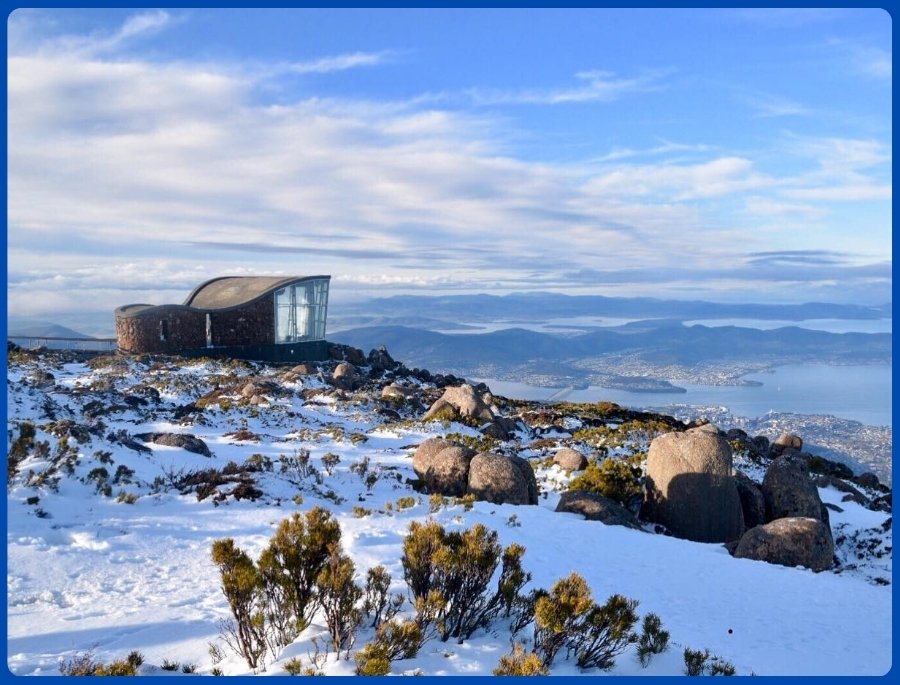 Ngoài cảnh đẹp vượt trội thì thành phố Hobart còn sở hữu lễ hội nghệ thuật Dark Mofo nổi tiếng