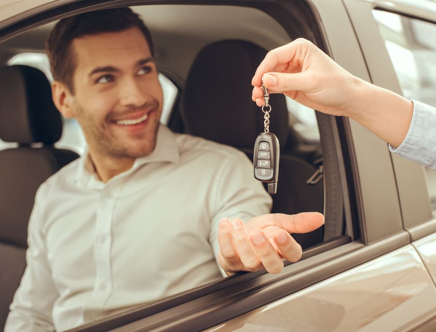 Thuê xe riêng là hình thức phù hợp với khách du lịch đi theo nhóm