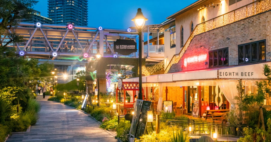 Harborland là một khu phức hợp mua sắm, giải trí và ẩm thực sầm uất nằm ngay tại cảng mà bạn không nên bỏ qua khi đi du lịch Kobe