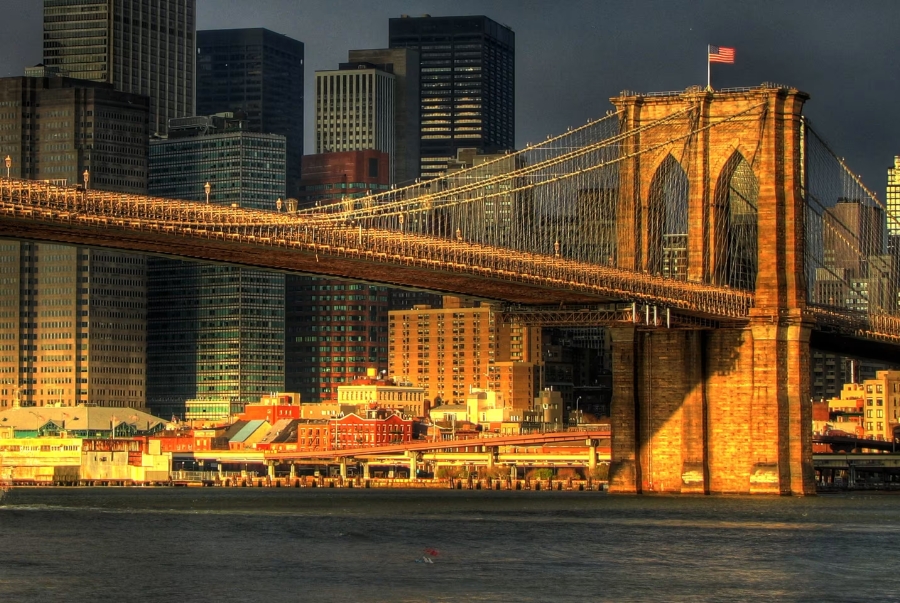Hơn một thế kỷ trôi qua cầu Brooklyn vẫn sừng sững như một chứng nhân lịch sử của Mỹ