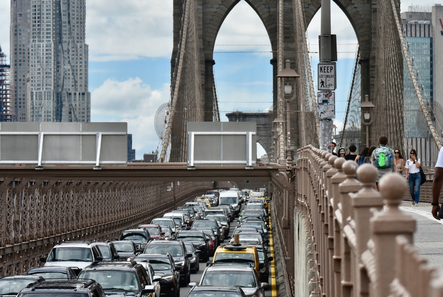 Con đường cao trên cầu Brooklyn là nơi tách biệt cho người đi bộ chiêm ngưỡng Manhattan
