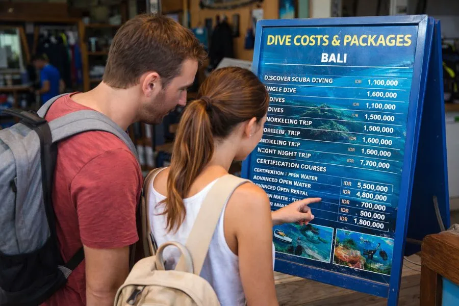 Du khách có thể tham khảo chi phí lặn để tìm được các gói phù hợp với nhu cầu