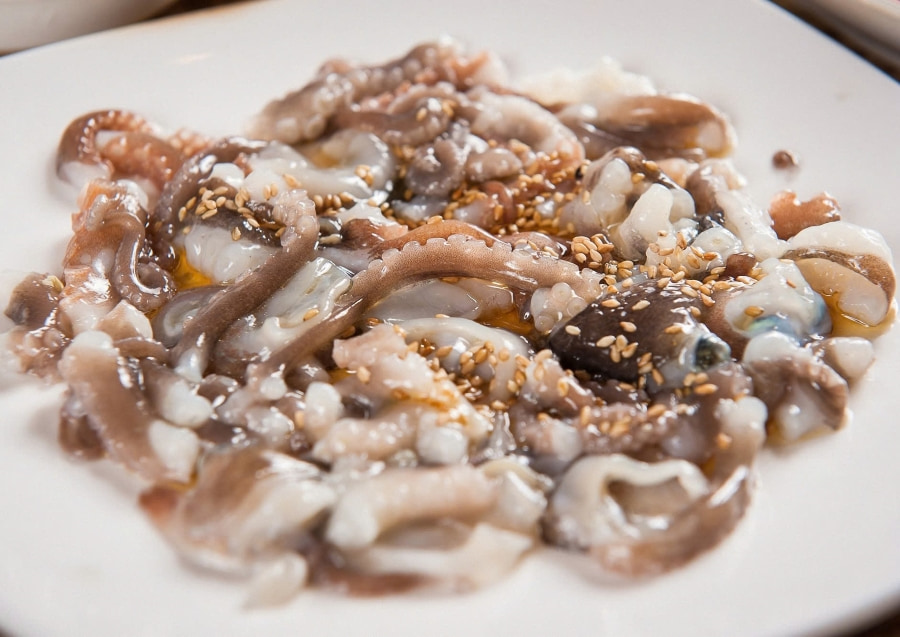 Sannakji là món ăn dành cho những du khách thích trải nghiệm ẩm thực độc đáo và thử thách vị giác