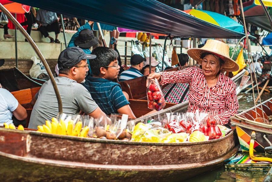 Dạo thuyền quanh chợ nổi bốn miền Pattaya