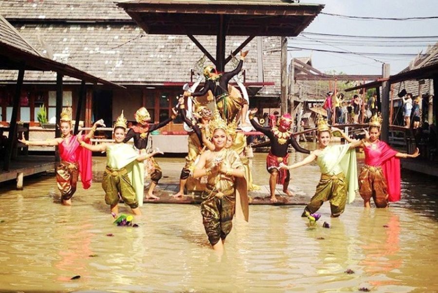 Du khách có thể thưởng thức những màn biểu diễn văn hoá đầy thú vị