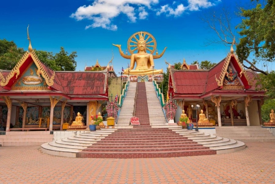 Wat Phra Yai là một trong những ngôi chùa nổi tiếng nhất của Thái Lan