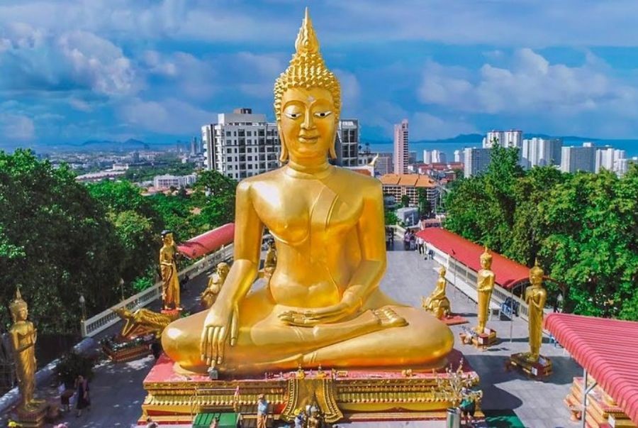 Chùa Phật Lớn Wat Phra Yai là một điểm đến tâm linh nổi tiếng tại Pattaya