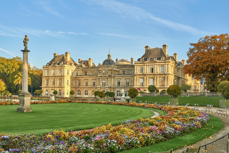 Công viên Luxembourg được xây dựng theo phong cách Ý và là nơi nghỉ ngơi của hoàng hậu  Marie de Médicis