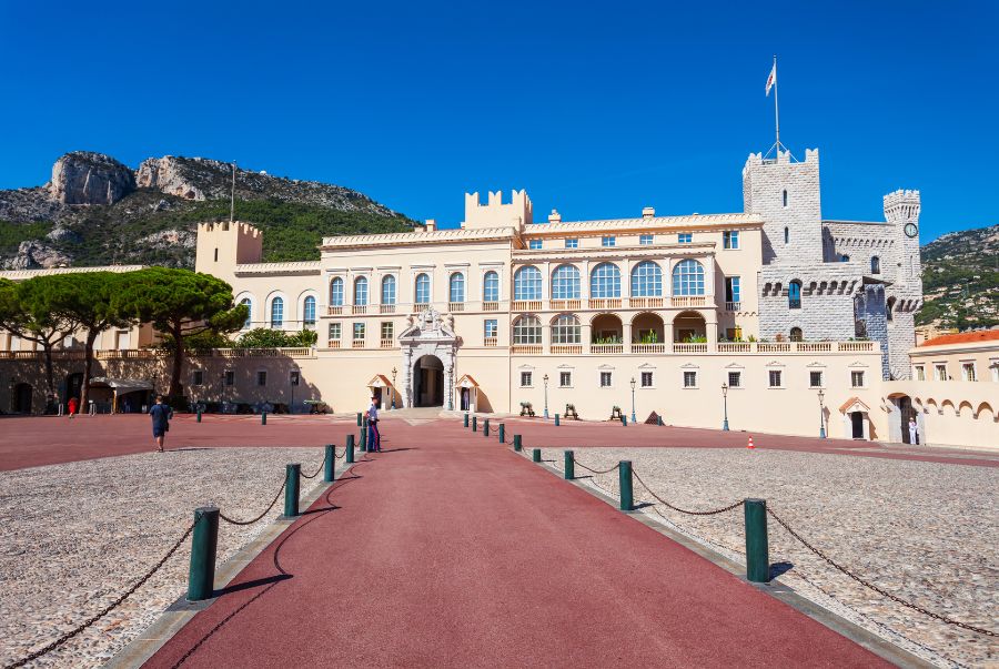  Cung điện Hoàng gia Monaco (Prince's Palace of Monaco) là biểu tượng lịch sử nổi bật nhất của Monaco
