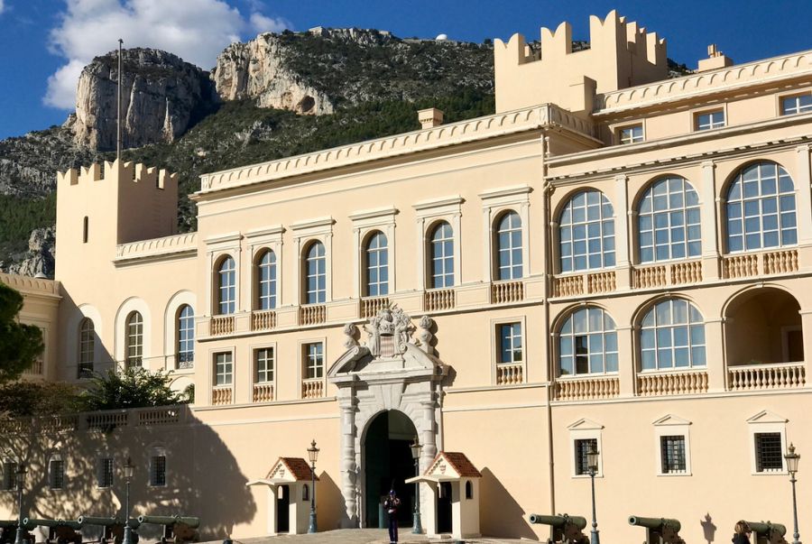 Kiến trúc độc đáo của Cung điện Hoàng gia Monaco 