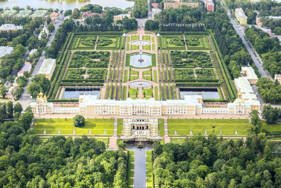 Cung điện Mùa Hè Peterhof hướng thẳng ra biển Baltic