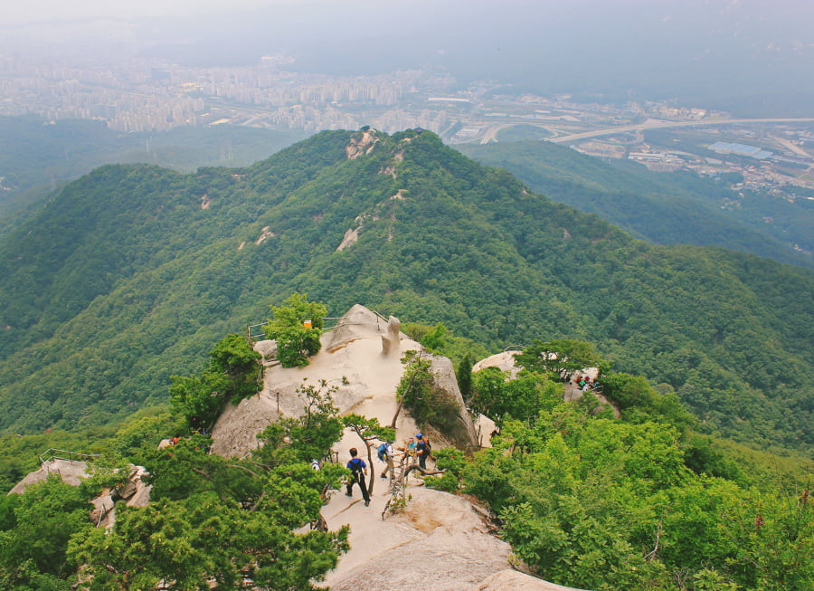 Nằm trong lòng Vườn Quốc gia Seorak, núi Suraksan là một điểm đến lý tưởng cho những ai yêu thích trekking