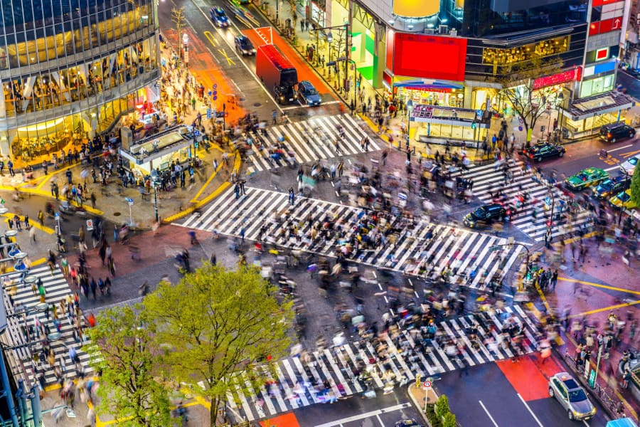 Shibuya không chỉ là một nhà ga trung chuyển nhộn nhịp mà còn là trái tim của Tokyo về đêm