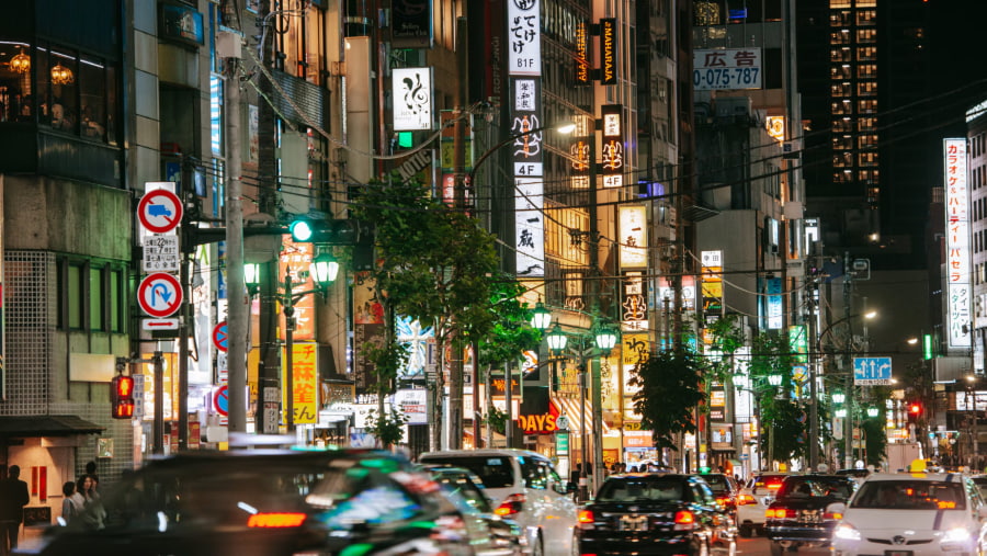 Dạo bước trên những con phố ở Roppongi sẽ mang đến cho bạn một trải nghiệm Tokyo về đêm vừa độc đáo vừa đầy cuốn hút