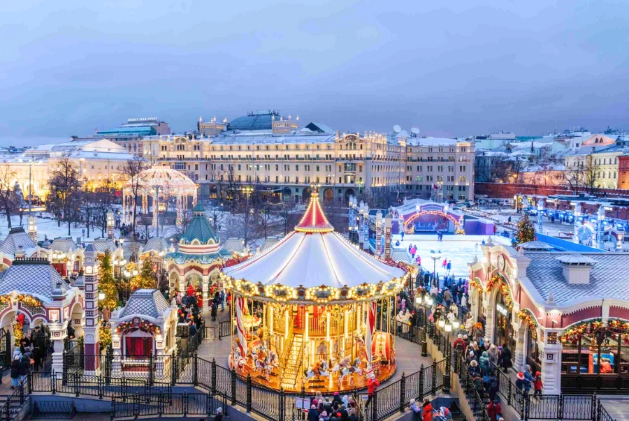 Nổi bật nhất của mùa đông là những khu chợ Giáng Sinh nhộn nhịp