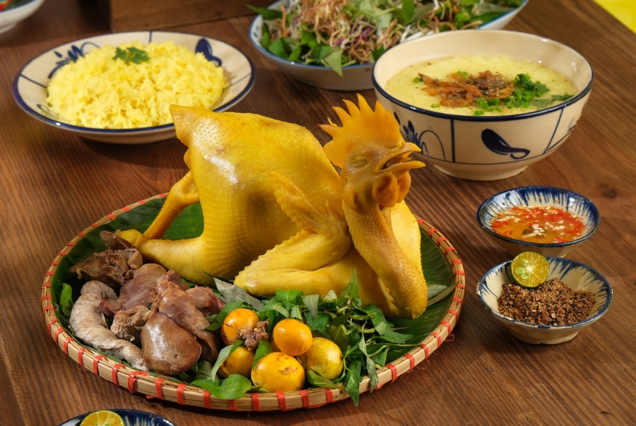 Món gà luôn xuất hiện trong mâm cơm đầu năm biểu tượng của sự khởi đầu mới