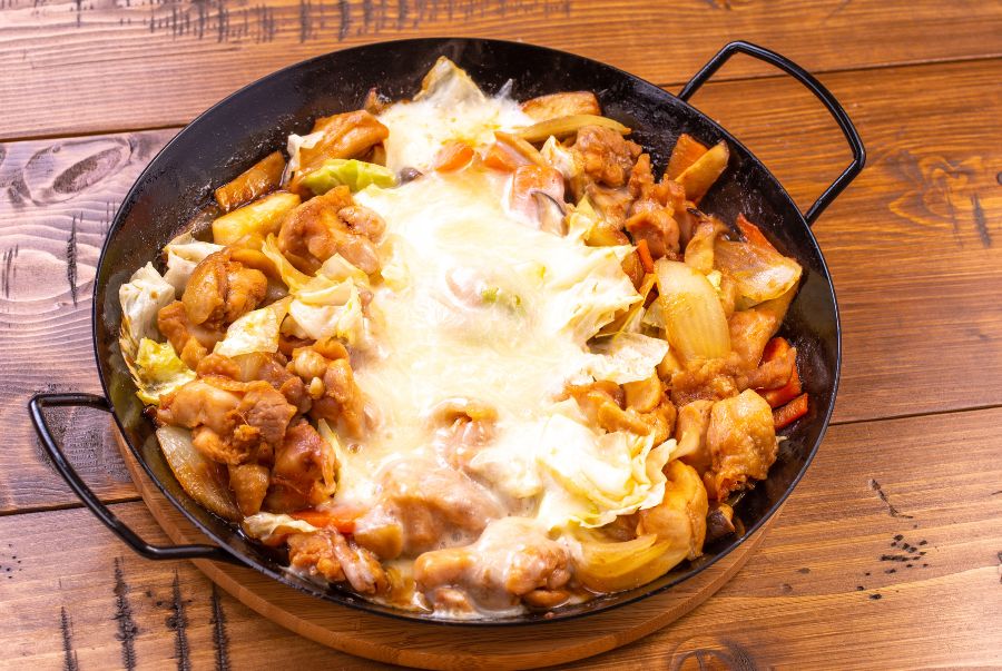 Dakgalbi chính là "thủ phủ" của món gà xào cay nổi tiếng