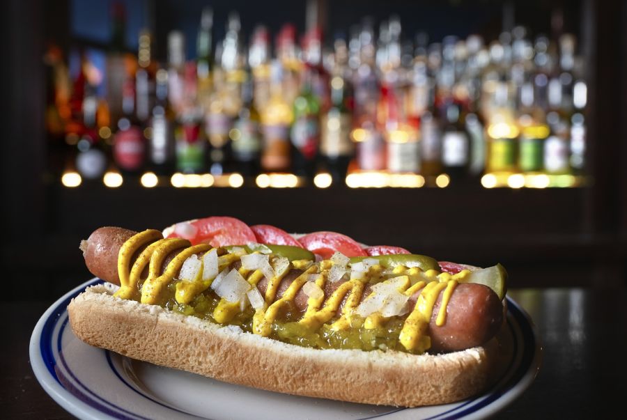 Mỗi chiếc hotdog là một sự giao hòa giữa văn hóa ẩm thực đường phố và nét hiện đại tiện dụng