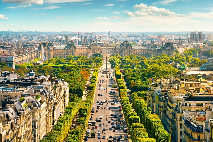 Đại lộ Champs Elysees nối liền Quảng trường Concorde và Khải Hoàn Môn