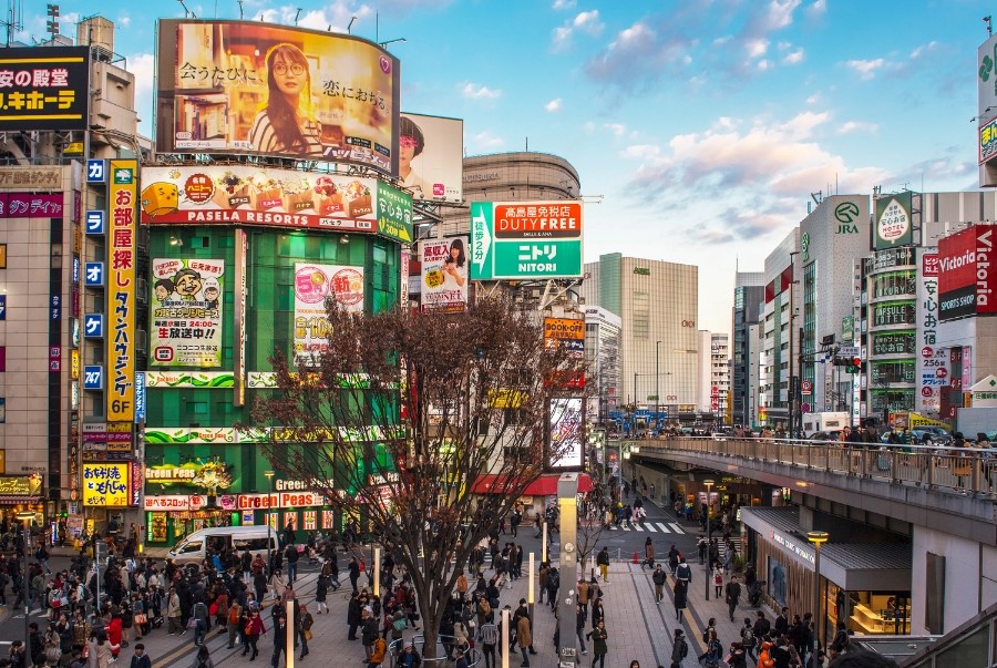 Shinjuku  là trung tâm giao thông, thương mại và giải trí quan trọng bậc nhất​ Tokyo