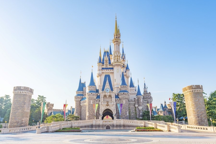 Tokyo Disneyland sở hữu không gian vui chơi rộng rãi, phù hợp với mọi lứa tuổi
