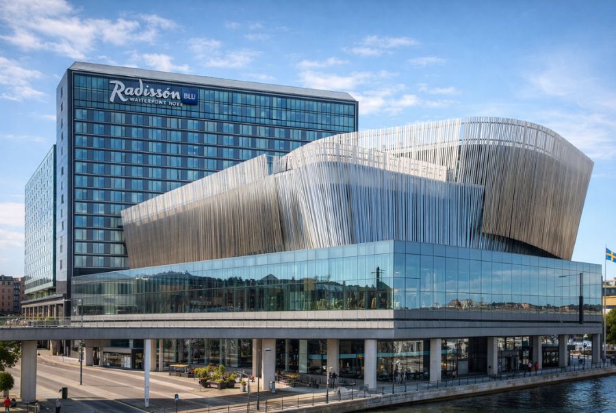 Radisson Blu Waterfront Hotel Stockholm sở hữu kiến trúc độc đáo với hướng nhìn ra mặt hồ ngay khu trung tâm