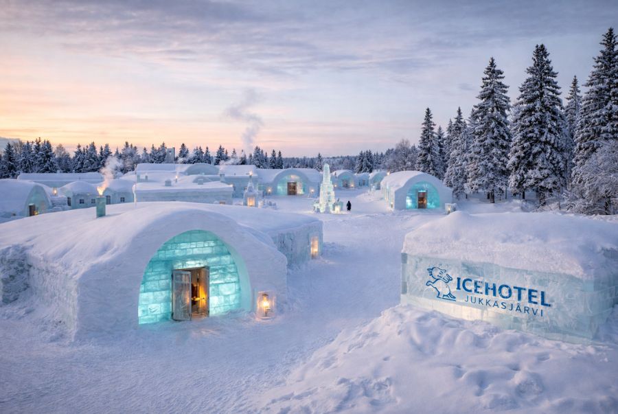 Icehotel Jukkasjärvi được xây dựng hoàn toàn từ băng và tuyết mỗi năm
