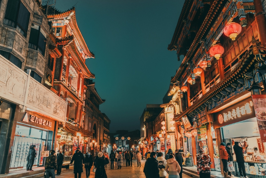 Du khách có thể dạo Bắc Kinh về đêm tại các khu phố cổ