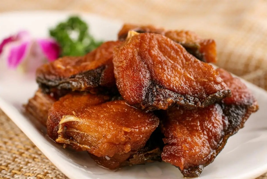 Cá hun khói kiểu Thượng Hải được dùng như món khai vị