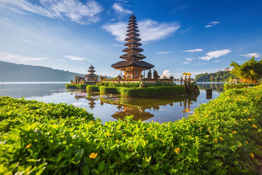 Pura Ulun Danu Beratan hiện là nơi thờ nữ thần Dewi Danu ban phước lành của người dân Bali