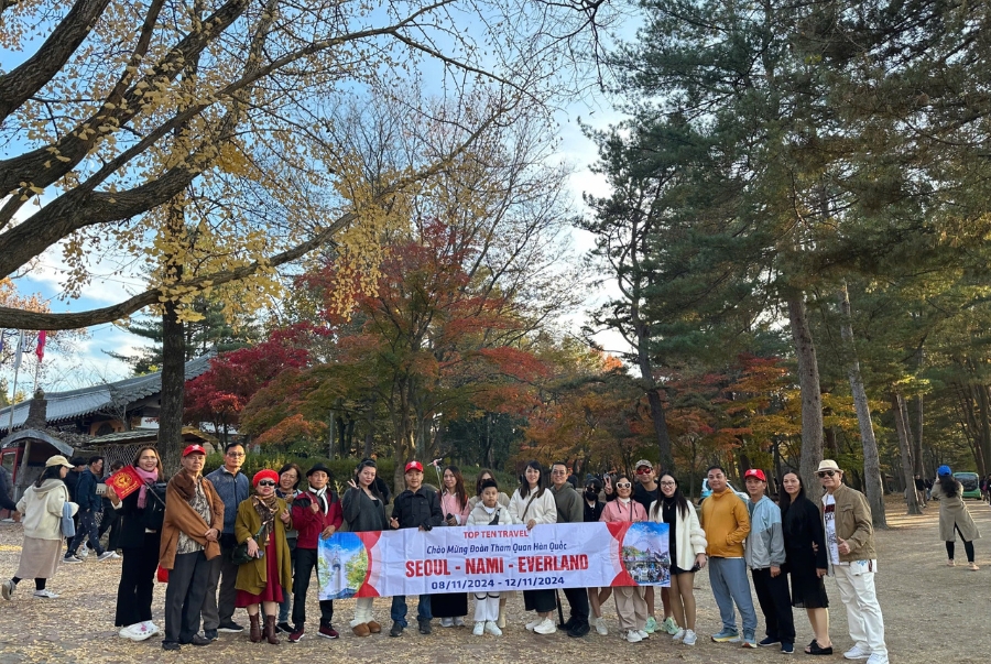 Du khách Top Ten Travel trải nghiệm tour Hàn Quốc mùa thu Seoul - Nami - Everland