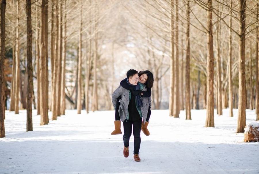 Dưới những hàng cây phủ đầy tuyết trắng là khung cảnh chụp ảnh rất được du khách yêu thích