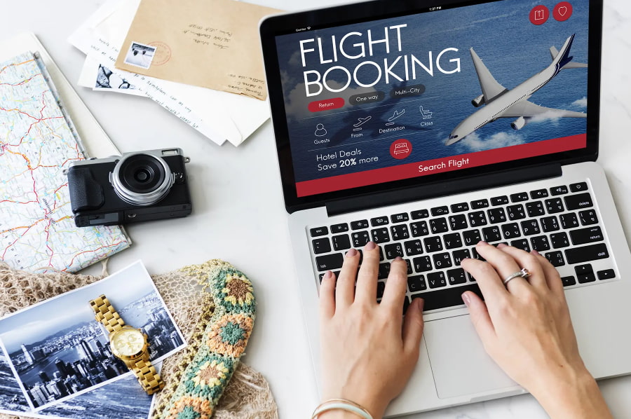 Việc đặt vé máy bay khứ hồi là bước tiếp theo để hoàn tất kế hoạch du lịch Hồng Kông