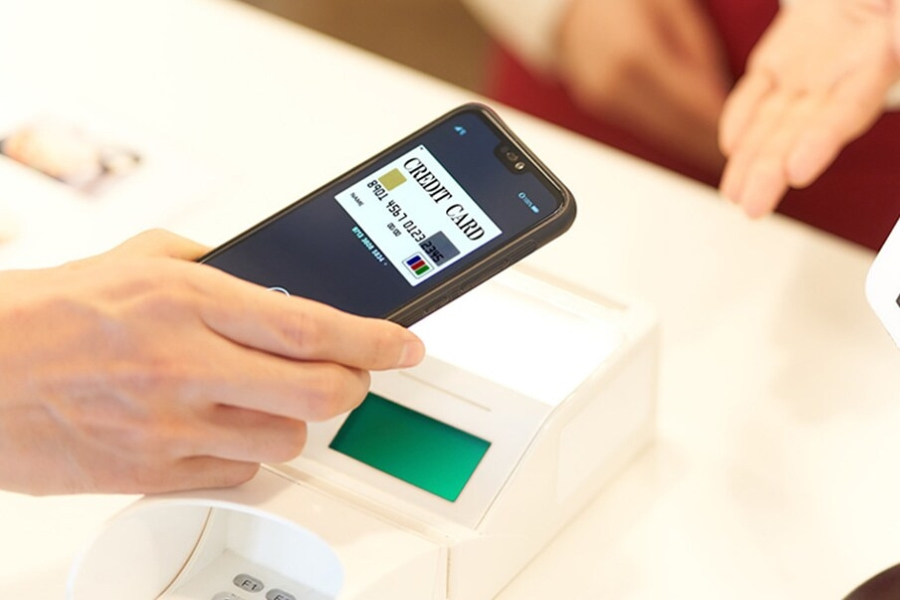 Ngoài tiền mặt, tại các thành phố lớn, trung tâm thương mại, khách sạn và nhà hàng vẫn chấp nhận những phương thức thanh toán khác