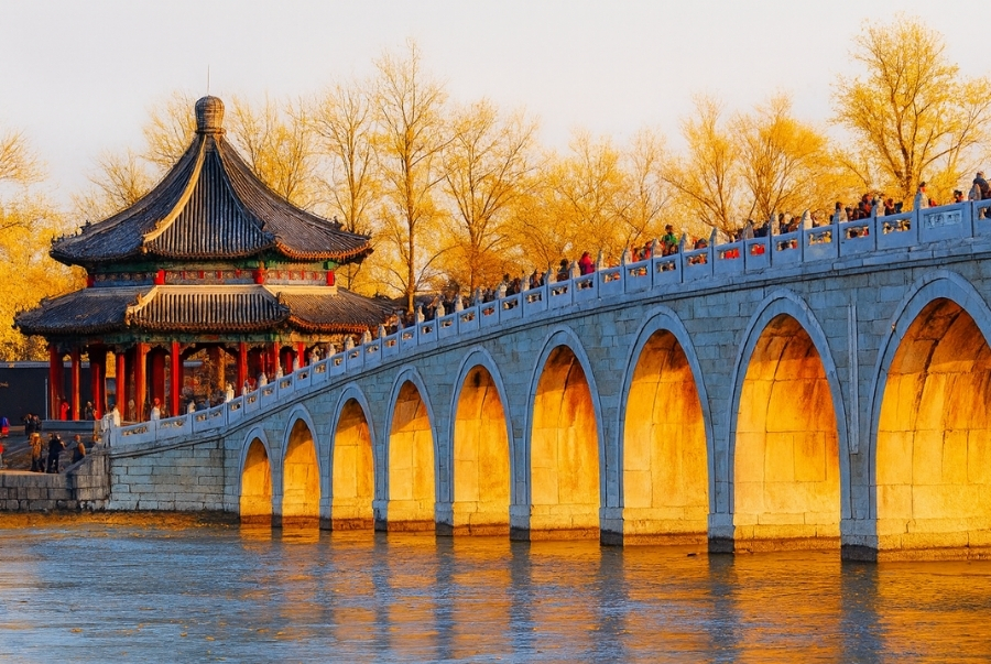 Cầu Thất Khổng – biểu tượng nổi bật của Di Hoà Viên rực rỡ sắc thu vàng cuối chiều