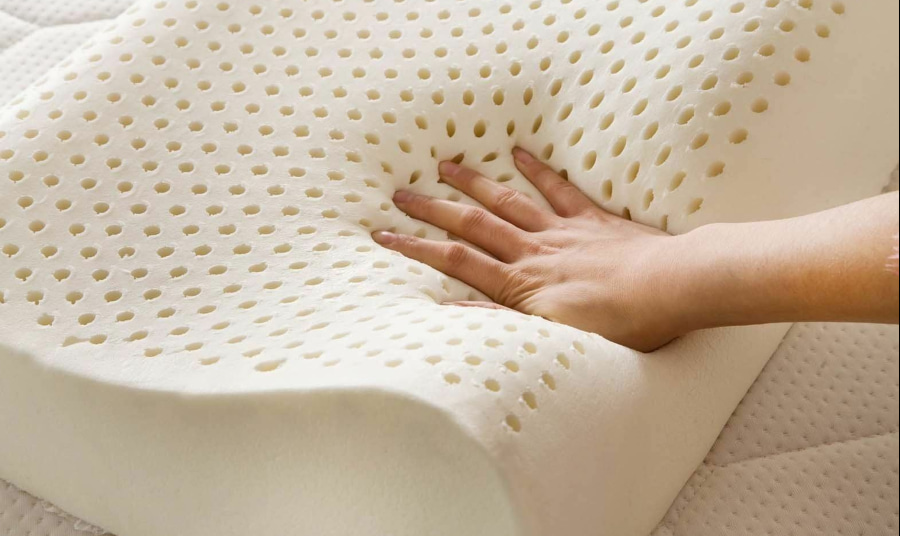 Gối cao su thiên nhiên là món quà giá trị và thiết thực, đặc biệt là cho những người thân yêu chú trọng sức khỏe và giấc ngủ