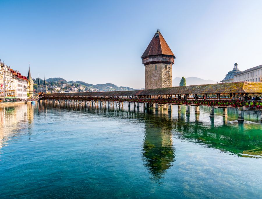 Cầu Chapel là một trong những cây cầu gỗ cổ kính nhất châu Âu