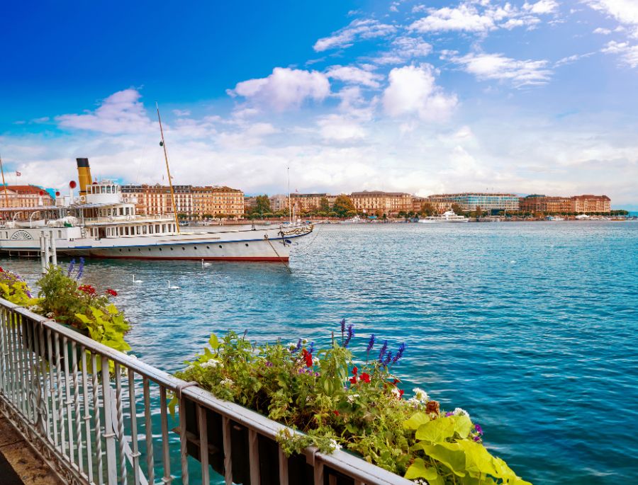 Hồ Geneva biểu tượng của sự thanh bình và vẻ đẹp giao thoa văn hóa độc đáo