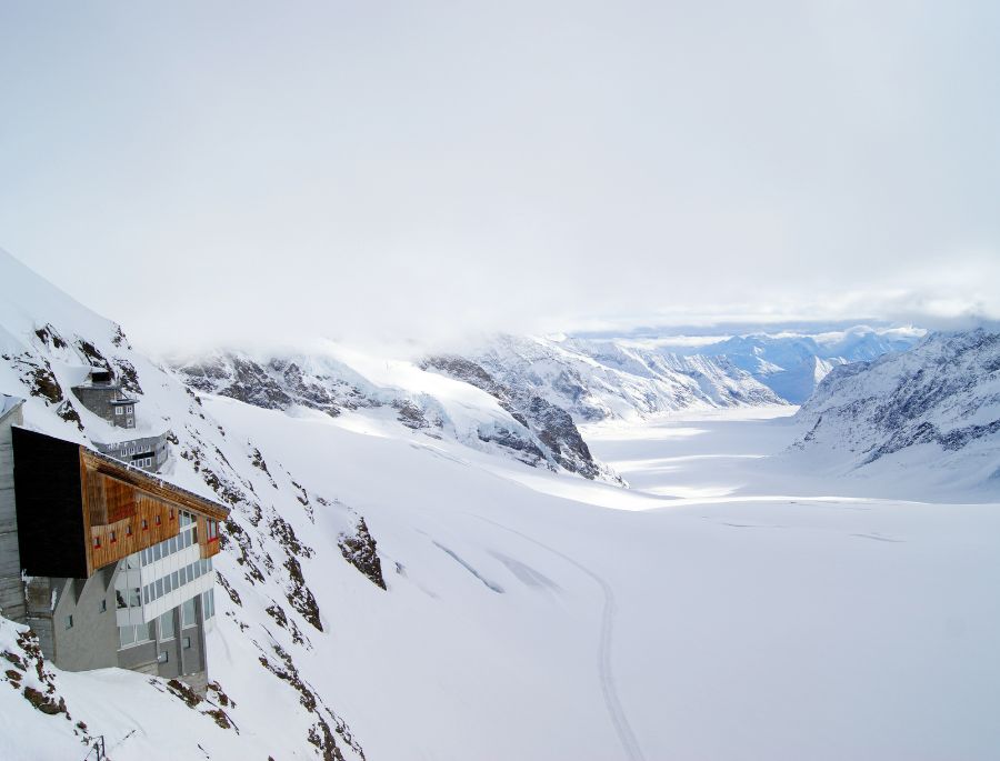 Jungfraujoch được mệnh danh là nóc nhà Châu Âu với độ cao lên đến 3454 mét
