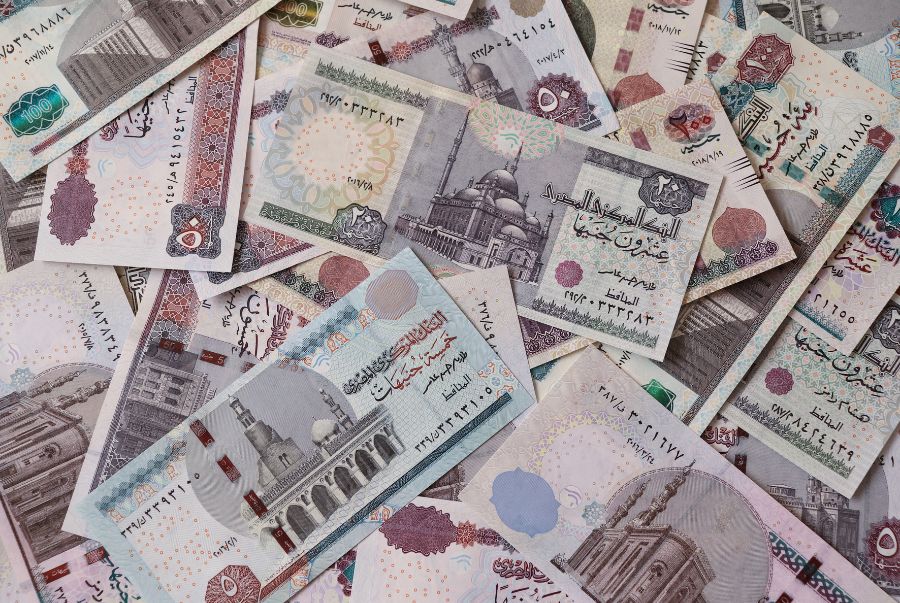 Đồng tiền chính thức đang lưu hành tại Ai Cập là Bảng Ai Cập, tên tiếng Anh là Egyptian Pound, viết tắt là EGP