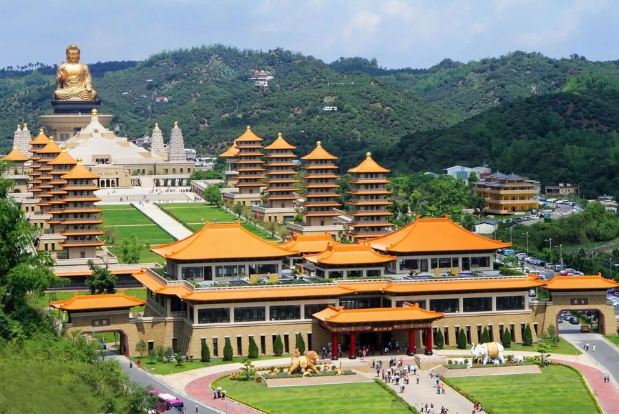 Phật Quang Sơn Tự là điểm đến linh thiêng vào mỗi dịp Tết để gửi gắm những ước nguyện cho năm mới