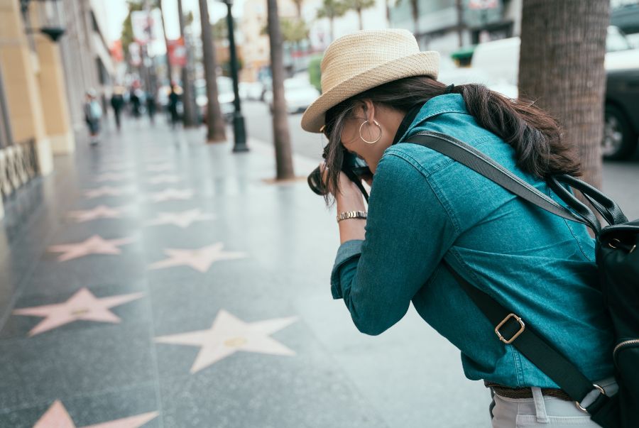 Đại lộ Danh vọng (Walk of Fame) là nơi vinh danh hơn 2.700 nghệ sĩ nổi tiếng trên thế giới