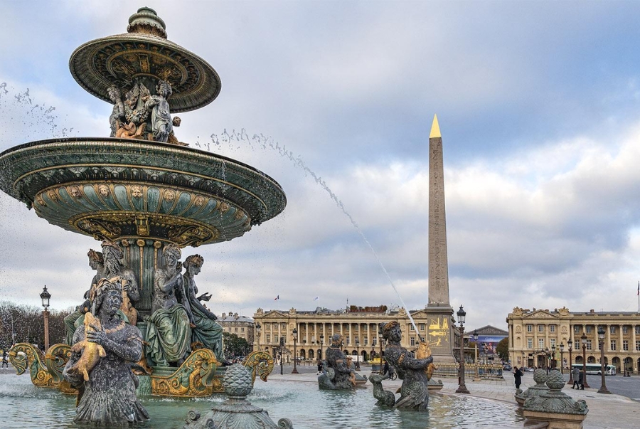 Quảng trường Concorde là quảng trường lớn nhất Paris