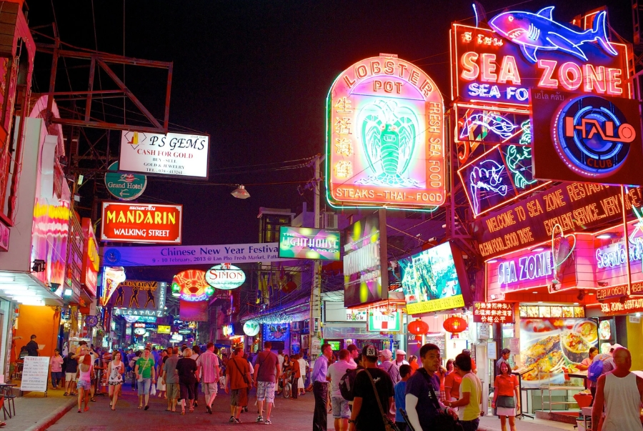 Pattaya Walking Street là con phố đi bộ nổi tiếng và nhộn nhịp nhất của thành phố Pattaya