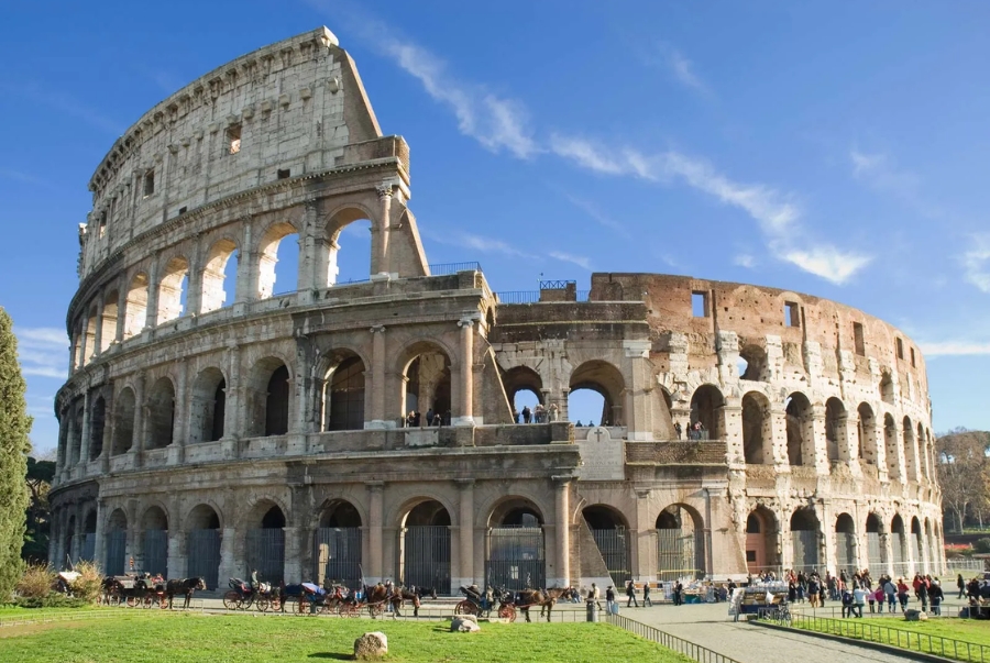 Đấu trường Colosseum được xem là biểu tượng vĩ đại nhất của Rome
