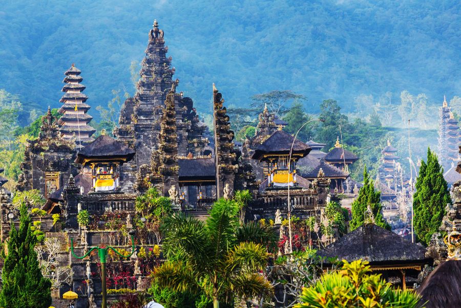 Besakih Temple là ngôi đền linh thiêng nhất tại Bali với niên đại xây dựng từ hơn 1.000 năm trước